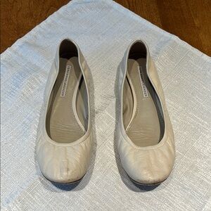 Vera Wang Women's Cream Ballet Flats